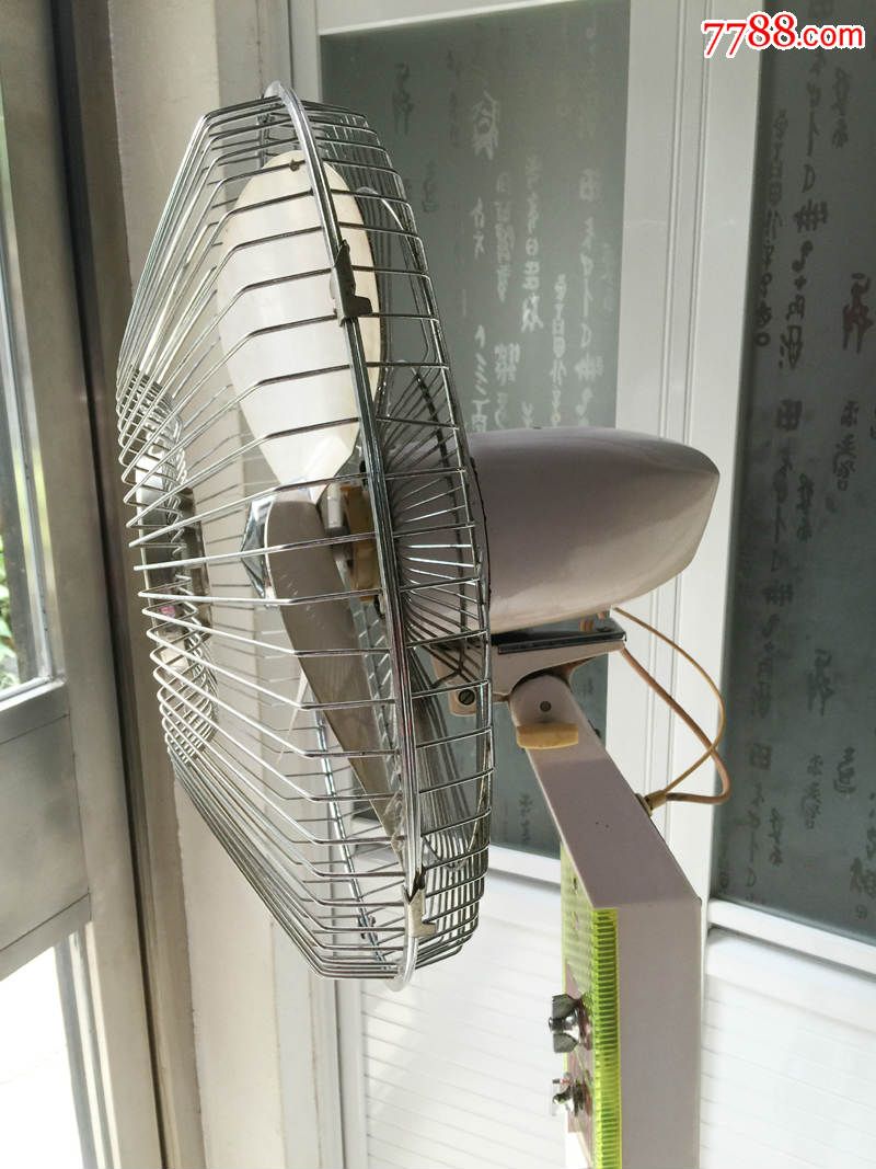 温馨提示:本店物品均用快递(默认中通)或物流寄出,偏远地区运费另计(新疆、西藏、云南、海南、广西、宁夏、甘肃、内蒙古、贵州),请收件者当面开箱检验后再签收,如发现破损或不能使用请当场电话联系我,一旦签收视为安全到达.后果自负.联系电话:13671026839.所有商品皆是古旧物品,请考虑到古旧物品的特殊性质。经过百十年的风霜雪雨,历史变迁,保持着当时的时代风格。有着它特殊的故事和传奇。由于年代久远,外观和使用均不能与新品相比。请买家在出价前斟酌,以免引起误会.