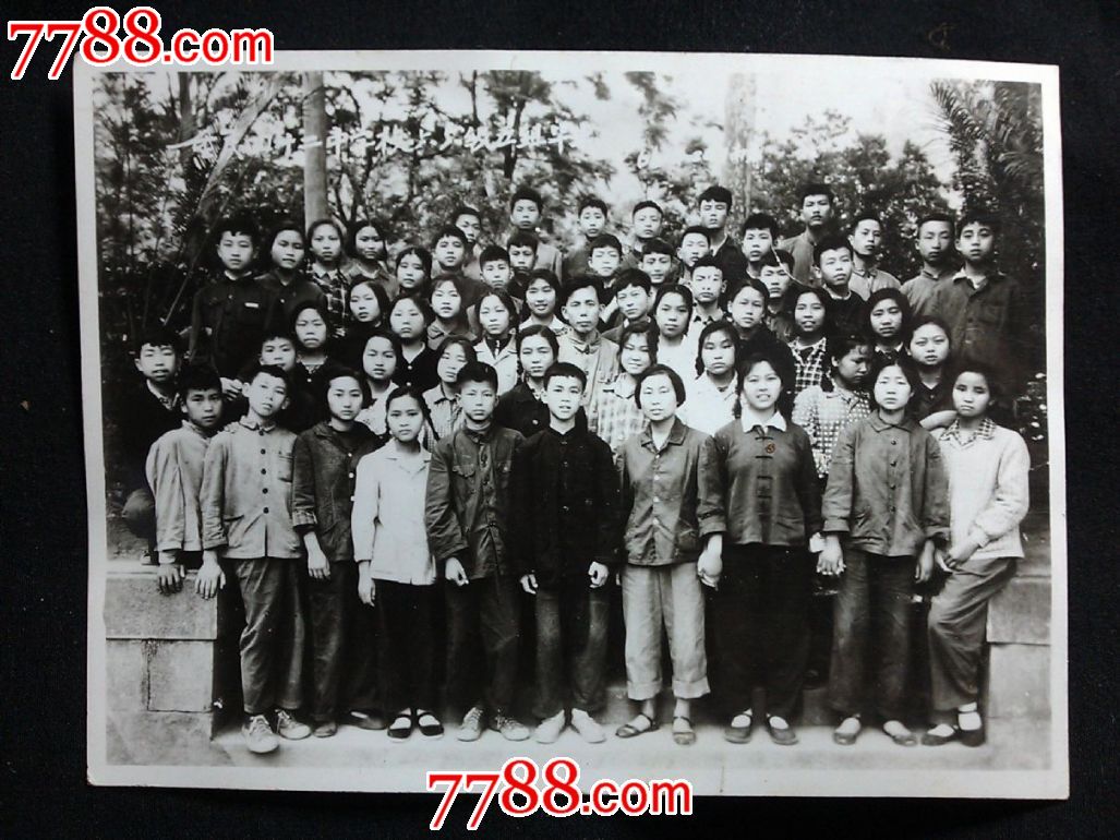 六十年代老照片:学业有成毕业照【尺寸22x16公分!