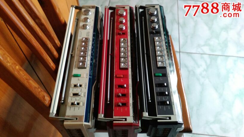 日本原装黑色三洋收录机,日本国内销售的机器,中国为7770.收录放功能正常,具有三洋荣誉的音质和品质,近40年的岁月,今天还能与手机及电脑等多媒体溶于一体,不得不说三洋公司先进性和前瞻性.收音正常,卡座性能良好.13593688147