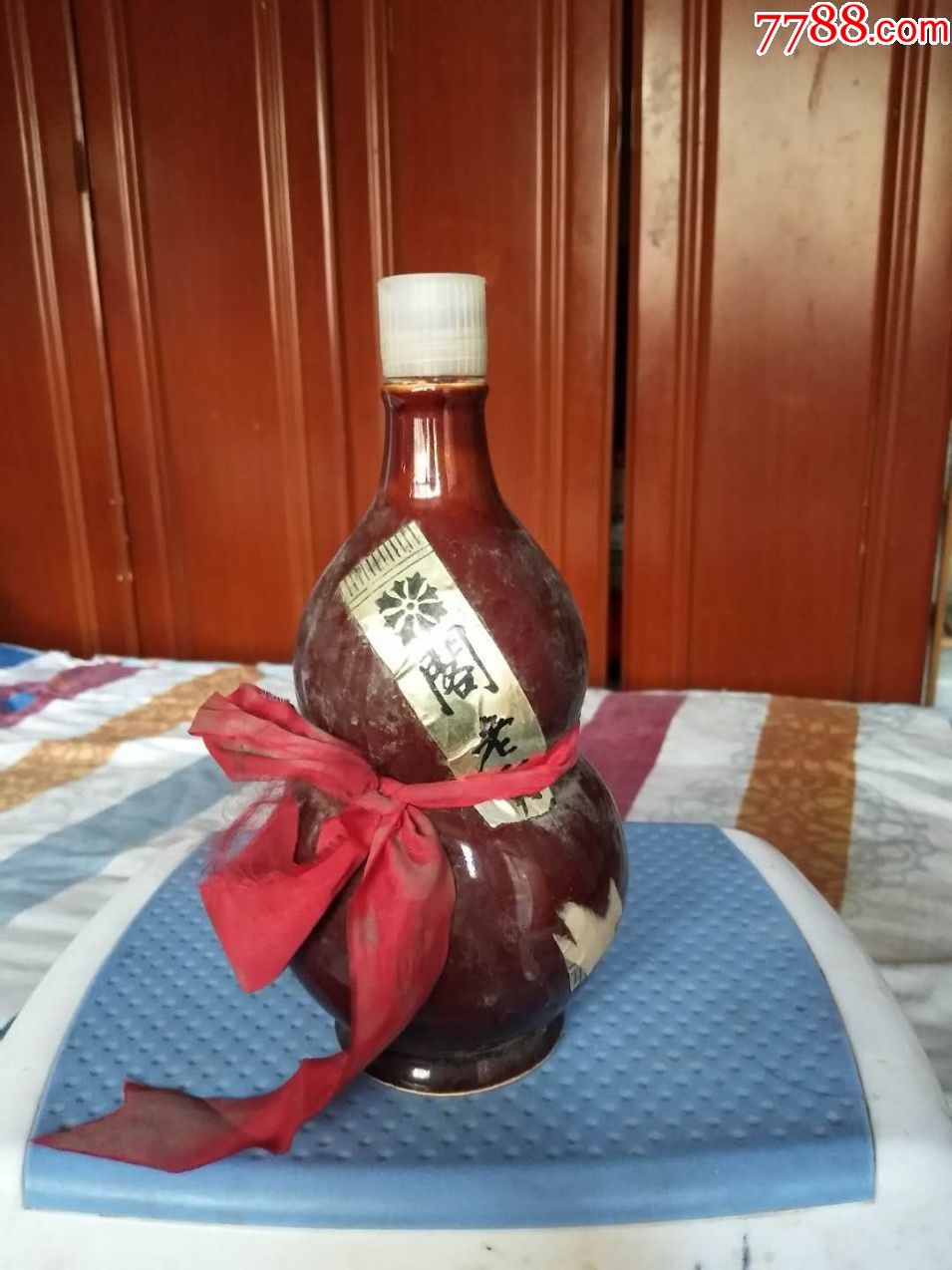 【阁老贡酒】老酒瓶一个【带内外原盖】