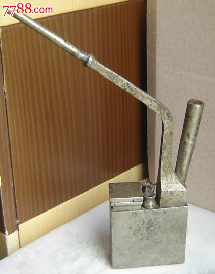 民国[白铜方水烟]