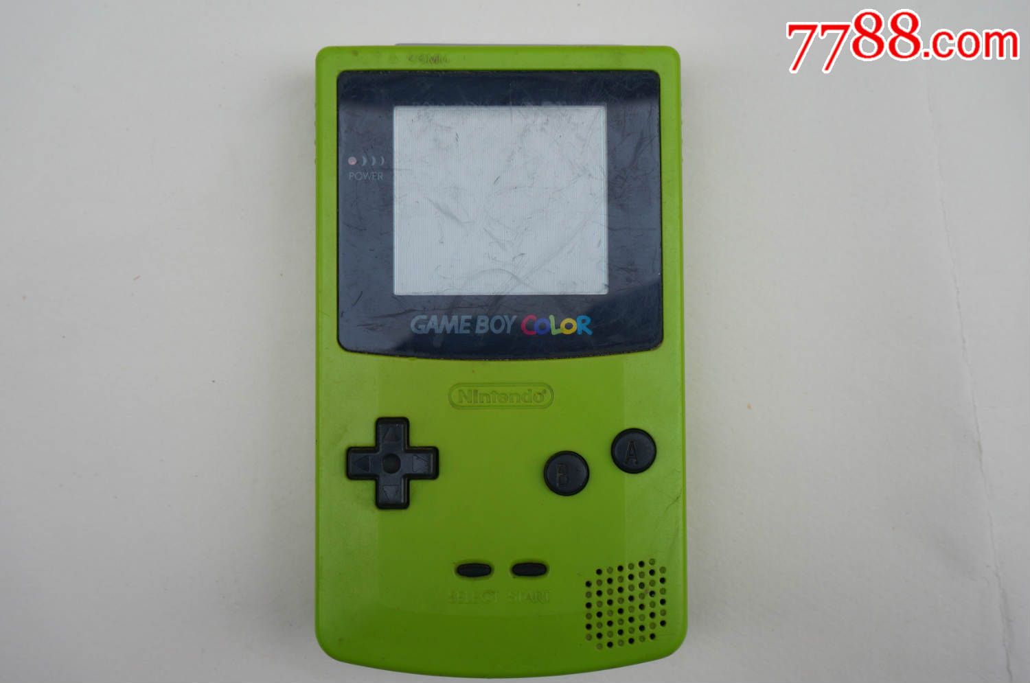 198*年任天堂公司推出的第一款彩色插卡游戏机