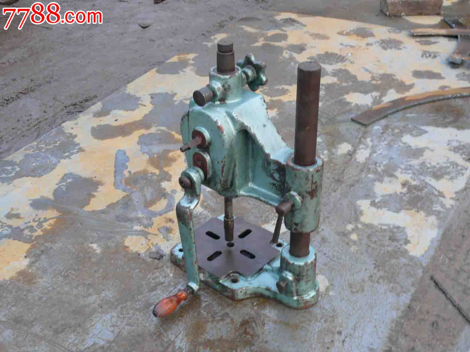 百年老机床-----手摇台式钻床