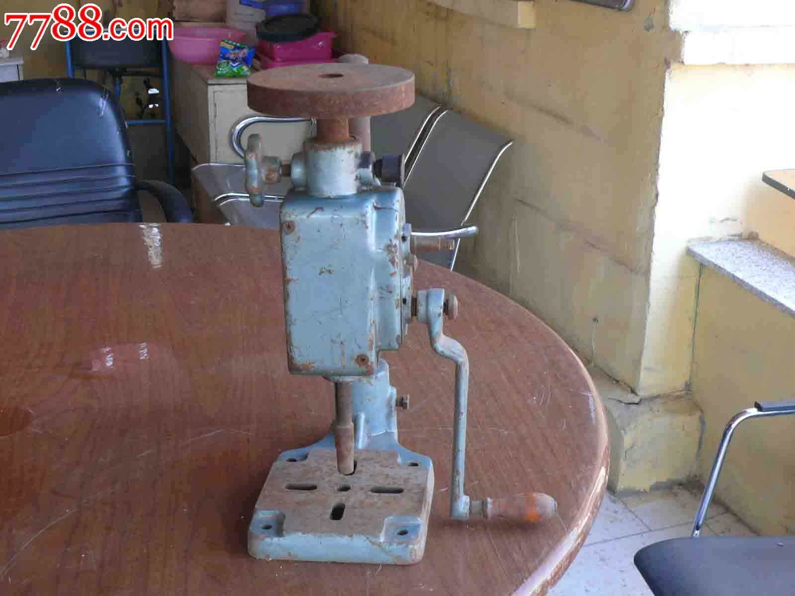 百年老机床-----手摇台式钻床