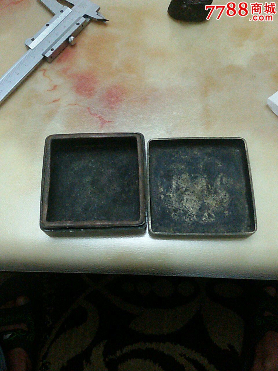 白铜诗文墨盒长7.2宽7.2.厚2.7.