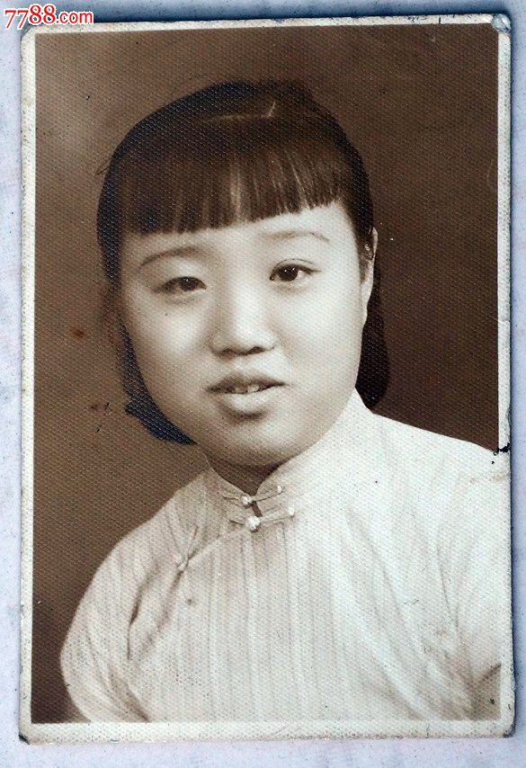 民国旗袍女子照