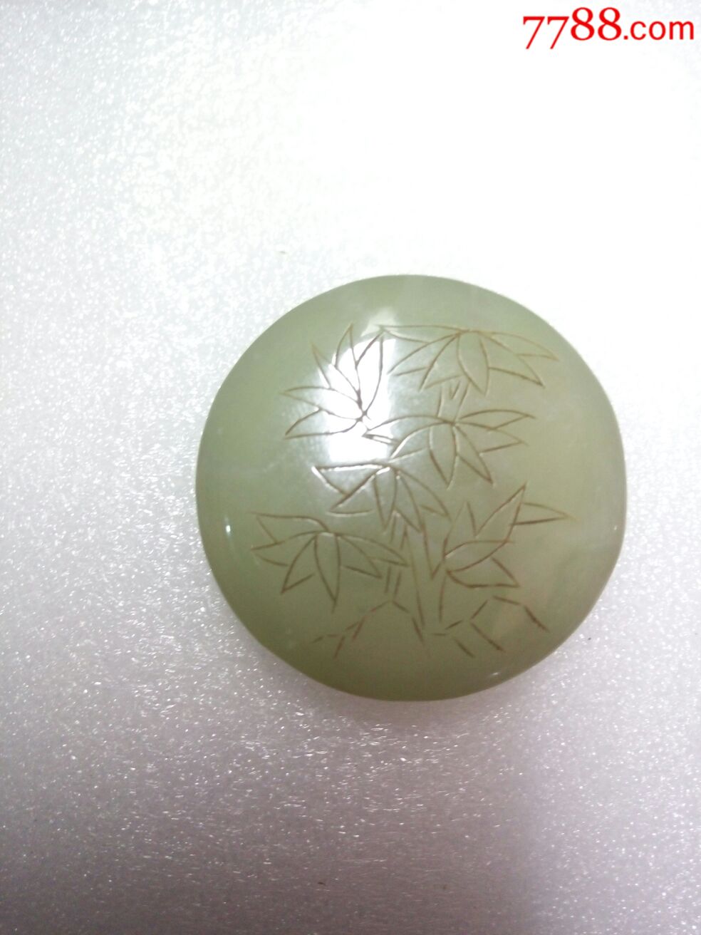 和田青玉胭脂盒