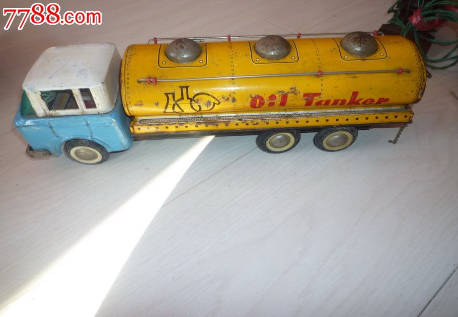 怀旧经典收藏七十年代回忆mf201黄色铁皮油罐车玩具